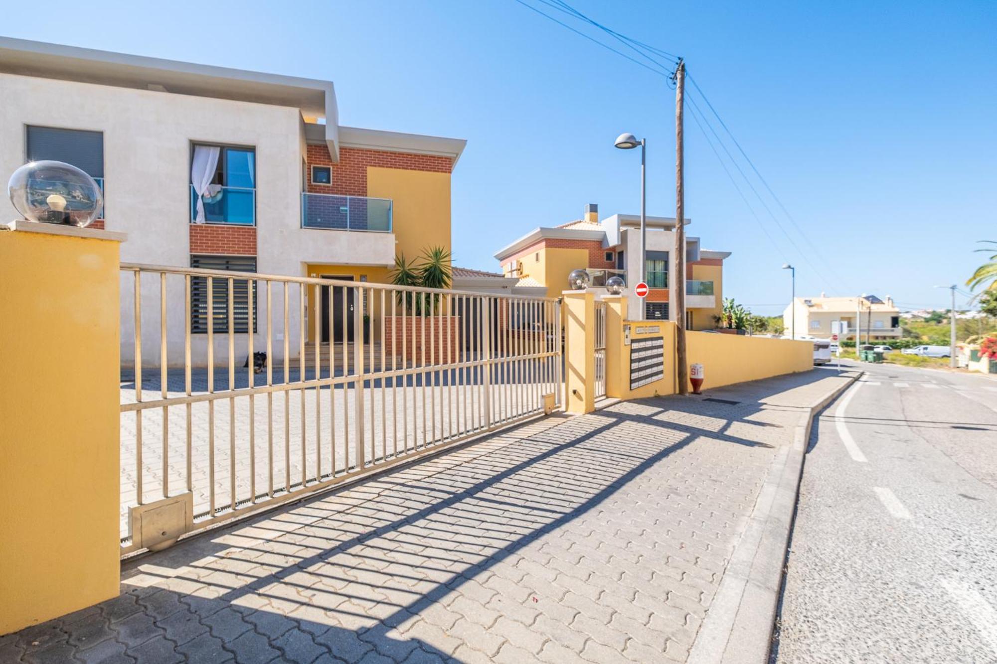 Cozy Villa With Pool And Barbecue Albufeira Exterior photo